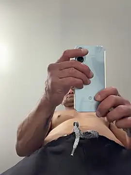 Snapshot of HighonTee chatting on 10-29-25, 08:16 HighonTee online show from 10-29-25, 08:16