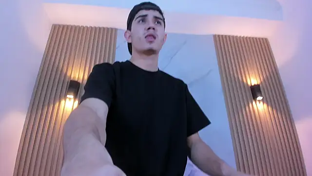 Snapshot of alejo_gray chatting on 10-29-25, 03:53 alejo gray online show from 10-29-25, 03:53