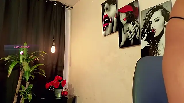 Snapshot of Flor_Gil chatting on 11-23-25, 03:28 Flor Gil online show from 11-23-25, 03:28