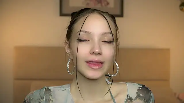 Snapshot of VetaManhardt chatting on 11-18-25, 08:24 VetaManhardt online show from 11-18-25, 08:24