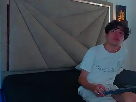 Snapshot of Austin_Noe chatting on 11-03-25, 07:59 Austin Noe online show from 11-03-25, 07:59