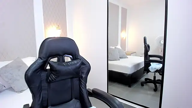 danne bratz  online show from 11-18-25, 07:07