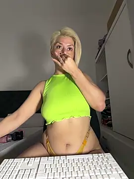 Romy-R-O online show from 12-16-25, 01:38