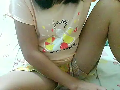 Snapshot of nhicole4u chatting on 12-01-25, 11:37 nhicole4u online show from 12-01-25, 11:37