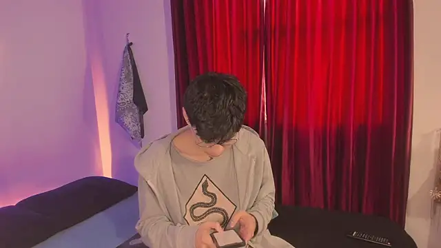 Snapshot of estmonnn chatting on 11-15-25, 09:21 estmonnn online show from 11-15-25, 09:21