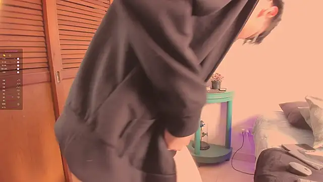 Snapshot of estmonnn chatting on 11-18-25, 03:38 estmonnn online show from 11-18-25, 03:38