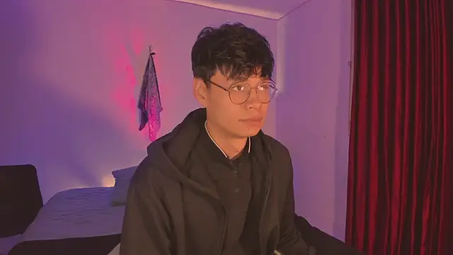 Snapshot of estmonnn chatting on 12-15-25, 01:21 estmonnn online show from 12-15-25, 01:21