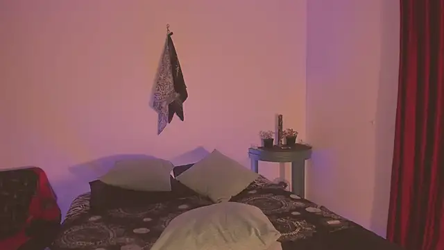 Snapshot of estmonnn chatting on 12-18-25, 01:55 estmonnn online show from 12-18-25, 01:55