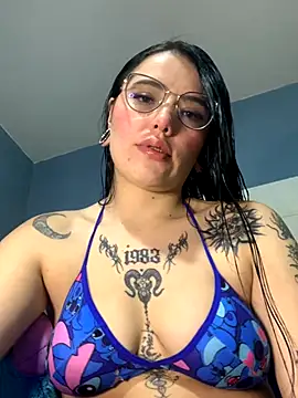 Naomip online show from 10-29-25, 01:13