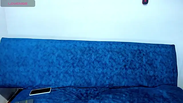 Isa-Giraldo online show from 04-13-26, 02:00