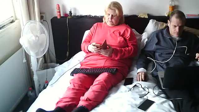 Sylviastar46 online show from 12-20-25, 11:17