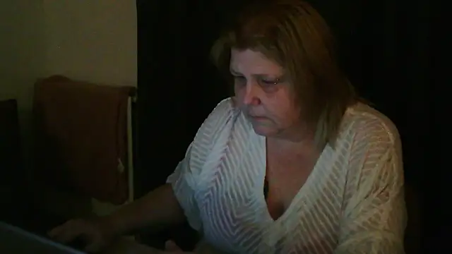 Snapshot of Sylviastar46 chatting on 02-01-26, 10:19 Sylviastar46 online show from 02-01-26, 10:19