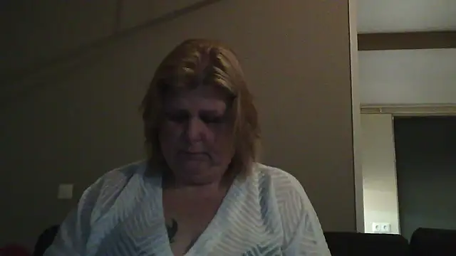 Snapshot of Sylviastar46 chatting on 02-05-26, 09:14 Sylviastar46 online show from 02-05-26, 09:14