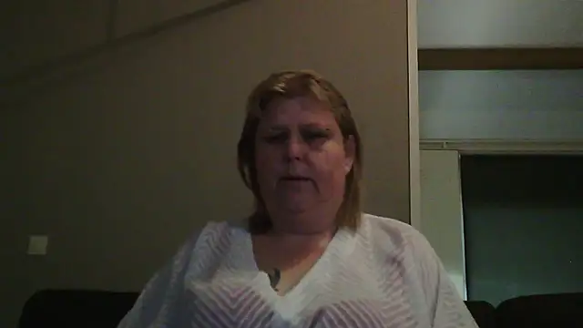 Snapshot of Sylviastar46 chatting on 02-06-26, 10:07 Sylviastar46 online show from 02-06-26, 10:07