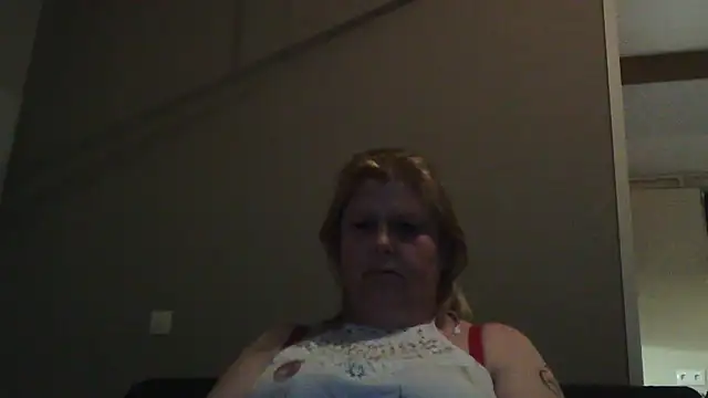 Snapshot of Sylviastar46 chatting on 02-07-26, 12:42 Sylviastar46 online show from 02-07-26, 12:42