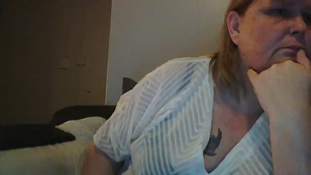 Snapshot of Sylviastar46 chatting on 02-22-26, 10:41 Sylviastar46 online show from 02-22-26, 10:41