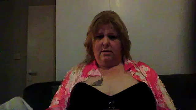 Snapshot of Sylviastar46 chatting on 02-25-26, 11:03 Sylviastar46 online show from 02-25-26, 11:03