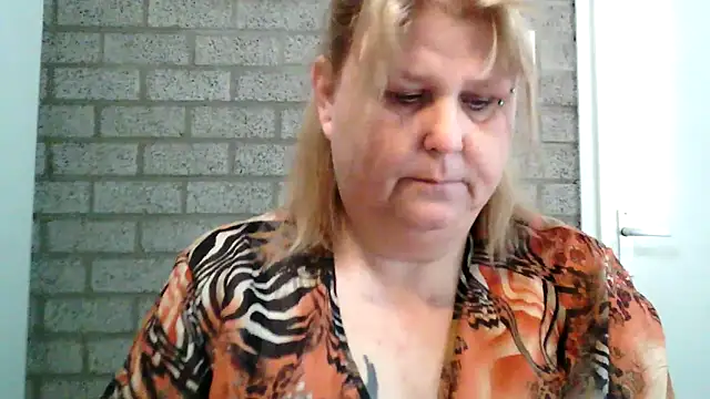 Snapshot of Sylviastar46 chatting on 03-05-26, 10:00 Sylviastar46 online show from 03-05-26, 10:00