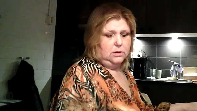 Snapshot of Sylviastar46 chatting on 03-10-26, 08:14 Sylviastar46 online show from 03-10-26, 08:14