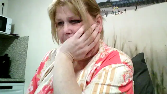 Snapshot of Sylviastar46 chatting on 03-15-26, 10:38 Sylviastar46 online show from 03-15-26, 10:38