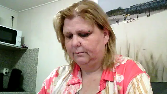 Snapshot of Sylviastar46 chatting on 03-17-26, 08:56 Sylviastar46 online show from 03-17-26, 08:56