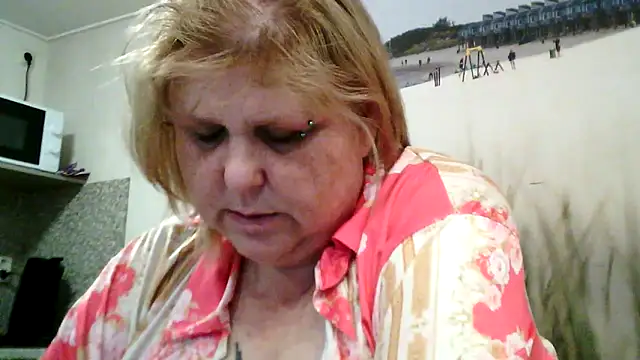 Snapshot of Sylviastar46 chatting on 03-18-26, 09:07 Sylviastar46 online show from 03-18-26, 09:07