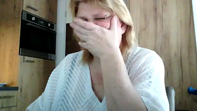 Snapshot of Sylviastar46 chatting on 03-21-26, 08:41 Sylviastar46 online show from 03-21-26, 08:41