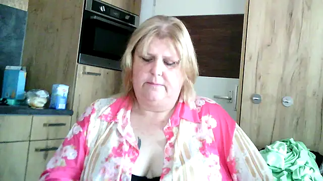Snapshot of Sylviastar46 chatting on 03-24-26, 09:14 Sylviastar46 online show from 03-24-26, 09:14