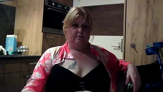 Snapshot of Sylviastar46 chatting on 03-24-26, 09:20 Sylviastar46 online show from 03-24-26, 09:20