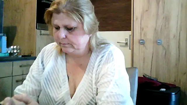 Snapshot of Sylviastar46 chatting on 03-26-26, 09:37 Sylviastar46 online show from 03-26-26, 09:37