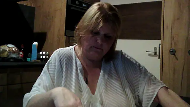 Snapshot of Sylviastar46 chatting on 03-26-26, 09:42 Sylviastar46 online show from 03-26-26, 09:42