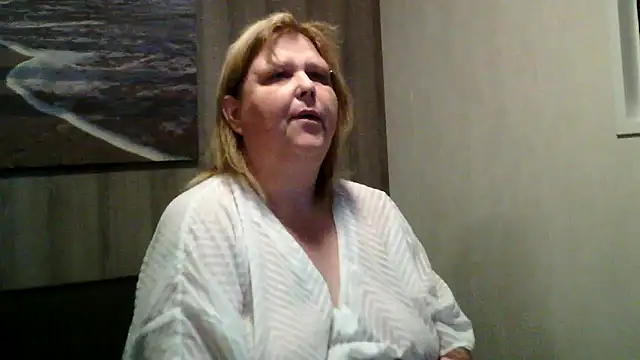 Snapshot of Sylviastar46 chatting on 03-28-26, 08:52 Sylviastar46 online show from 03-28-26, 08:52