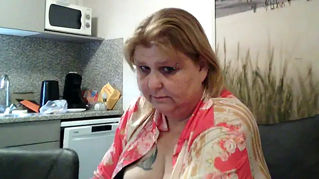 Snapshot of Sylviastar46 chatting on 04-02-26, 07:28 Sylviastar46 online show from 04-02-26, 07:28