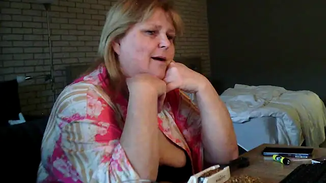 Snapshot of Sylviastar46 chatting on 04-03-26, 04:27 Sylviastar46 online show from 04-03-26, 04:27