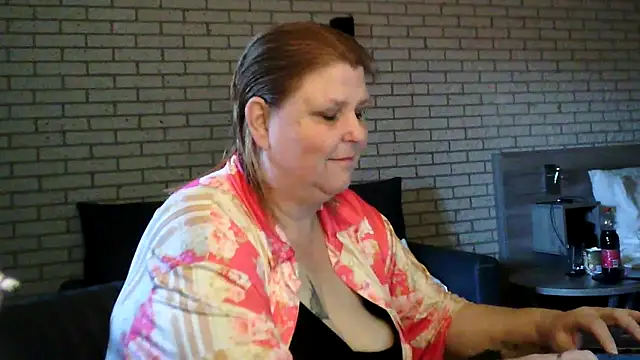 Snapshot of Sylviastar46 chatting on 04-04-26, 06:55 Sylviastar46 online show from 04-04-26, 06:55