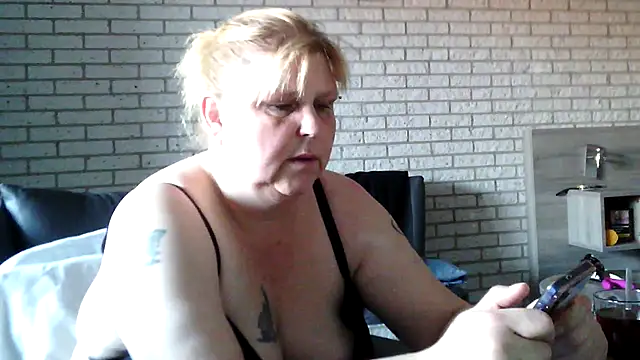 Snapshot of Sylviastar46 chatting on 04-09-26, 08:42 Sylviastar46 online show from 04-09-26, 08:42