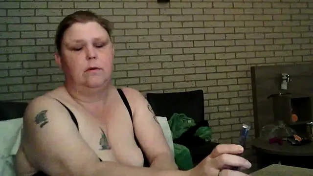 Snapshot of Sylviastar46 chatting on 04-10-26, 08:13 Sylviastar46 online show from 04-10-26, 08:13