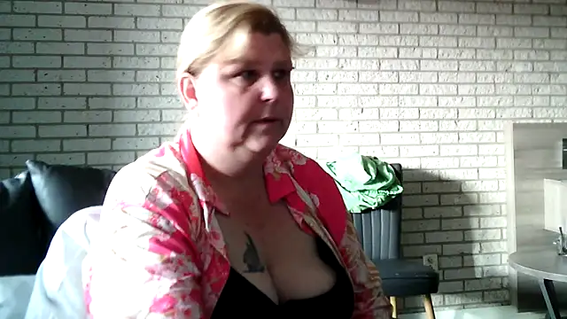 Snapshot of Sylviastar46 chatting on 04-16-26, 04:52 Sylviastar46 online show from 04-16-26, 04:52