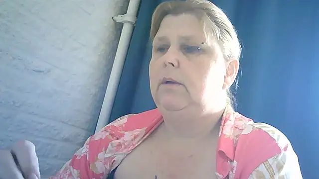 Snapshot of Sylviastar46 chatting on 04-17-26, 07:44 Sylviastar46 online show from 04-17-26, 07:44