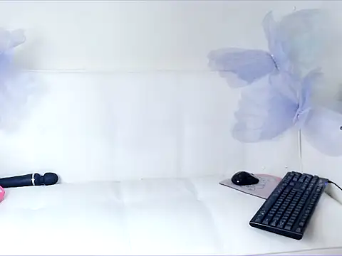 Luna loveU online show from 01-16-26, 04:11