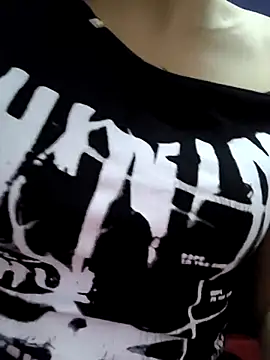 Snapshot of Agine222 chatting on 10-31-25, 02:45 Agine222 online show from 10-31-25, 02:45