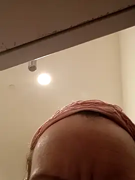 Snapshot of Karebearz1 chatting on 11-28-25, 08:22 Karebearz1 online show from 11-28-25, 08:22