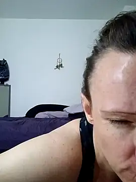 Snapshot of Karebearz1 chatting on 04-15-26, 11:50 Karebearz1 online show from 04-15-26, 11:50