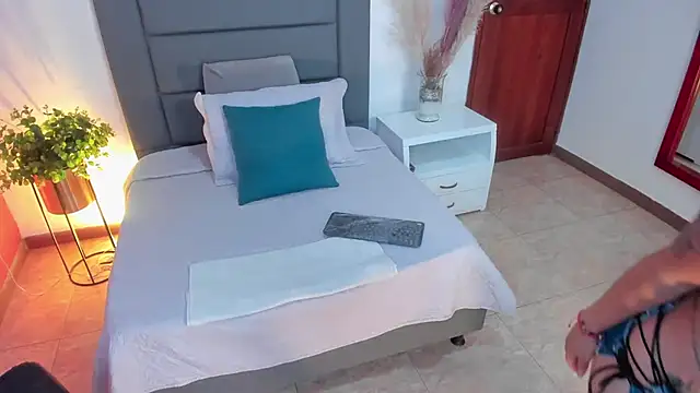 Snapshot of HannaaWells chatting on 11-14-25, 02:32 HannaaWells online show from 11-14-25, 02:32