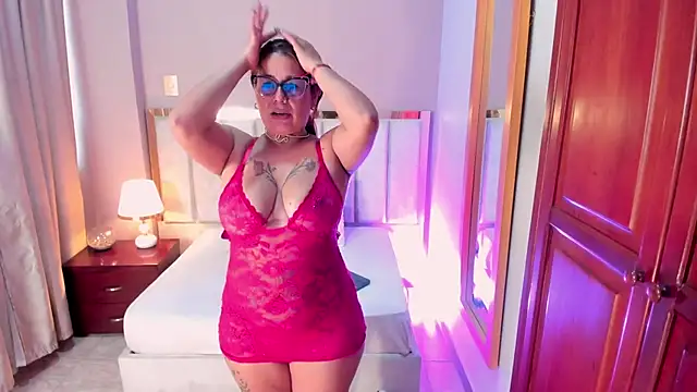 Snapshot of HannaaWells chatting on 12-17-25, 04:02 HannaaWells online show from 12-17-25, 04:02