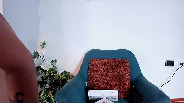 LahanaKimish online show from 11-13-25, 12:37