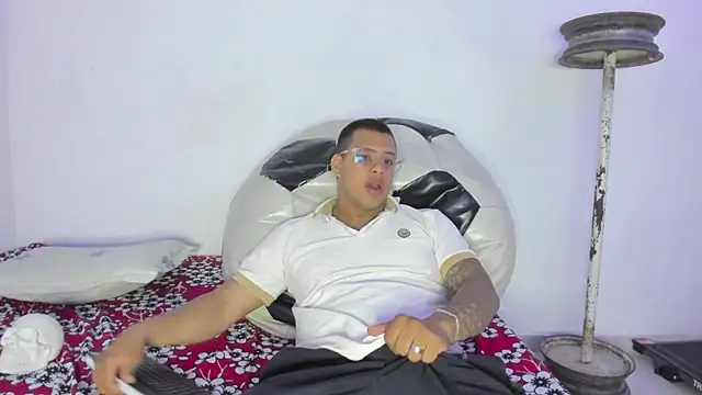 LucassFoster online show from 11-12-25, 03:51