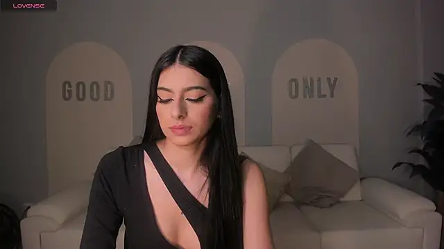 Snapshot of BellaConnorX chatting on 11-18-25, 03:45 BellaConnorX online show from 11-18-25, 03:45