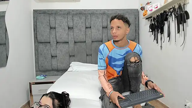 Snapshot of DamianandEva chatting on 11-09-25, 12:14 DamianandEva online show from 11-09-25, 12:14