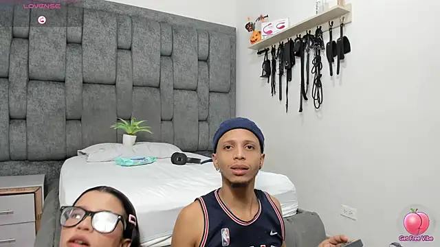 Snapshot of DamianandEva chatting on 11-10-25, 12:15 DamianandEva online show from 11-10-25, 12:15